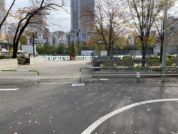 池袋公園を右折する