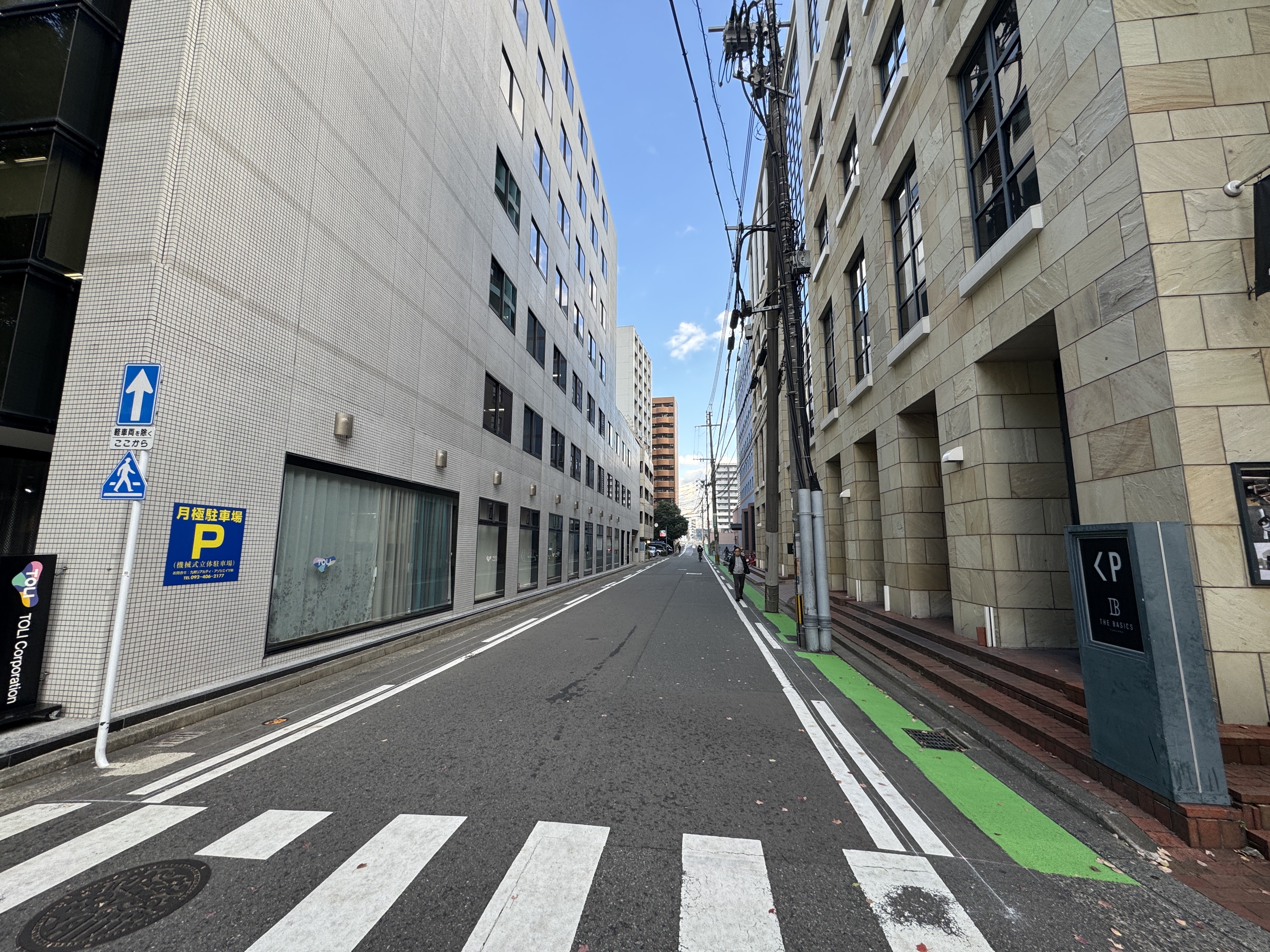 左折しTHE　BASICというホテルを右側に見つつ直進すると・・・
