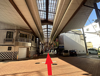 商店街を終点まで進みます。