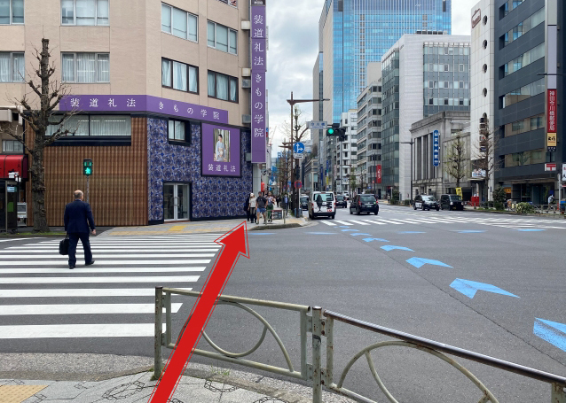 「今川橋」交差点をそのまま直進します。