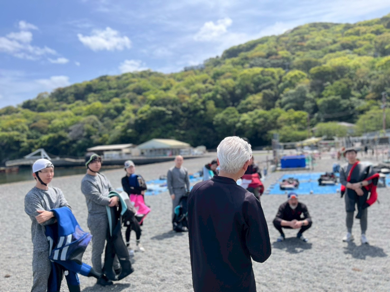 気温は上がってきましたが、まだまだ水中は冷たい！近日ツアーの風景をご覧ください♪