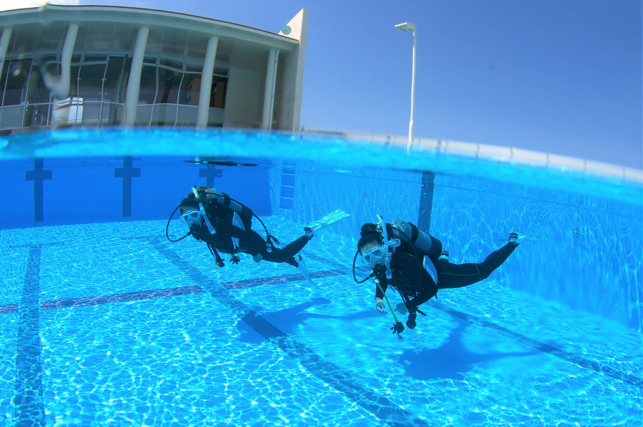 沖縄のダイビングショップでライセンス講習の予約をする方法は？