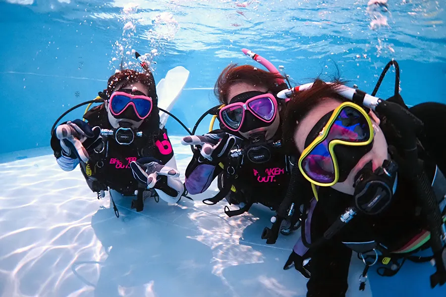 PADIオープンウォーターダイバーコースのプール講習